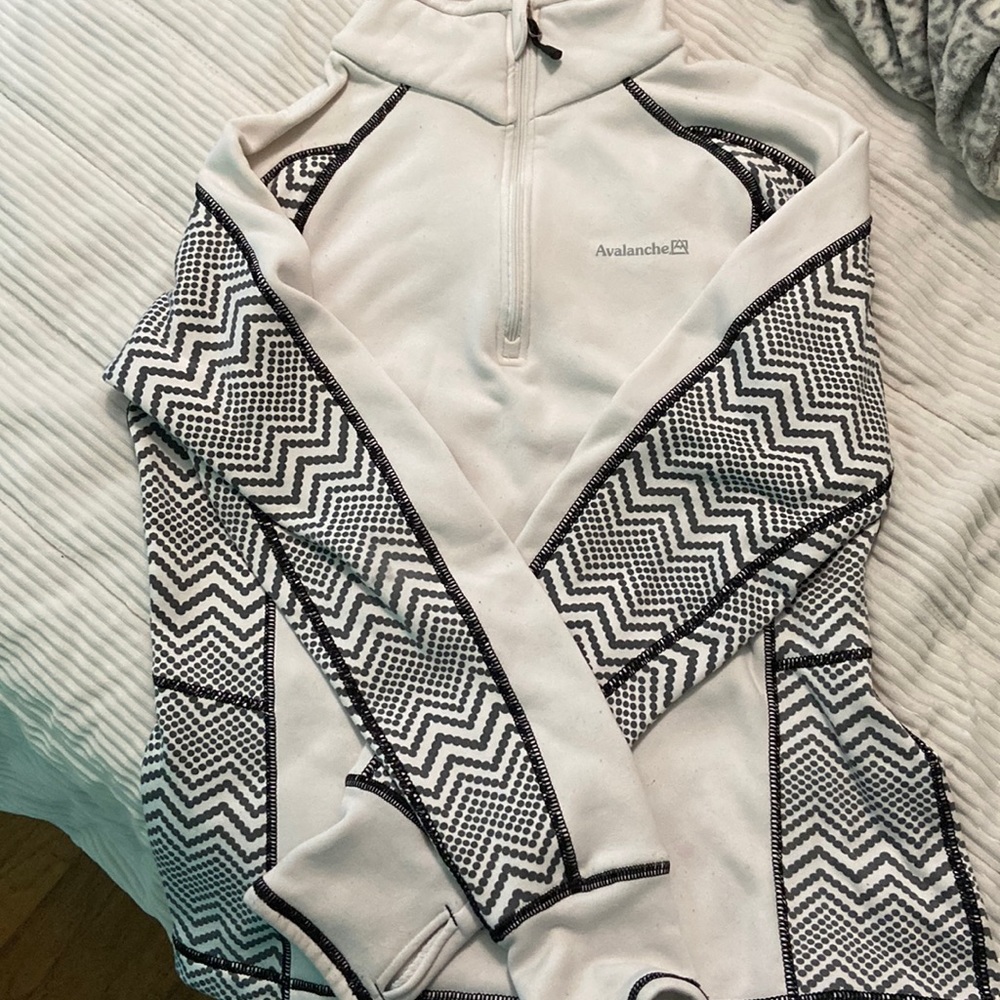 White Avalanche 1/4 zip sweatshirt